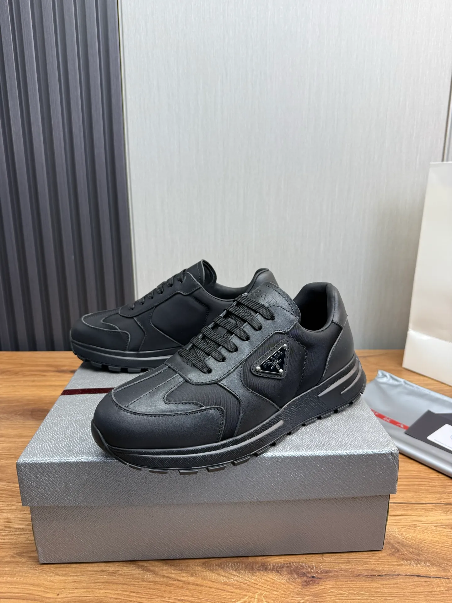 Factory price 580💰 [PRADA] Hot-selling men's shoes shipped 👏Official website synchronized ⬆️ Original cowhide fabric + cowhide lining, cowhide feet 🐮 1:1 shipment ✔️Original original bottom, 38-45 (45. Customized, non-refundable)